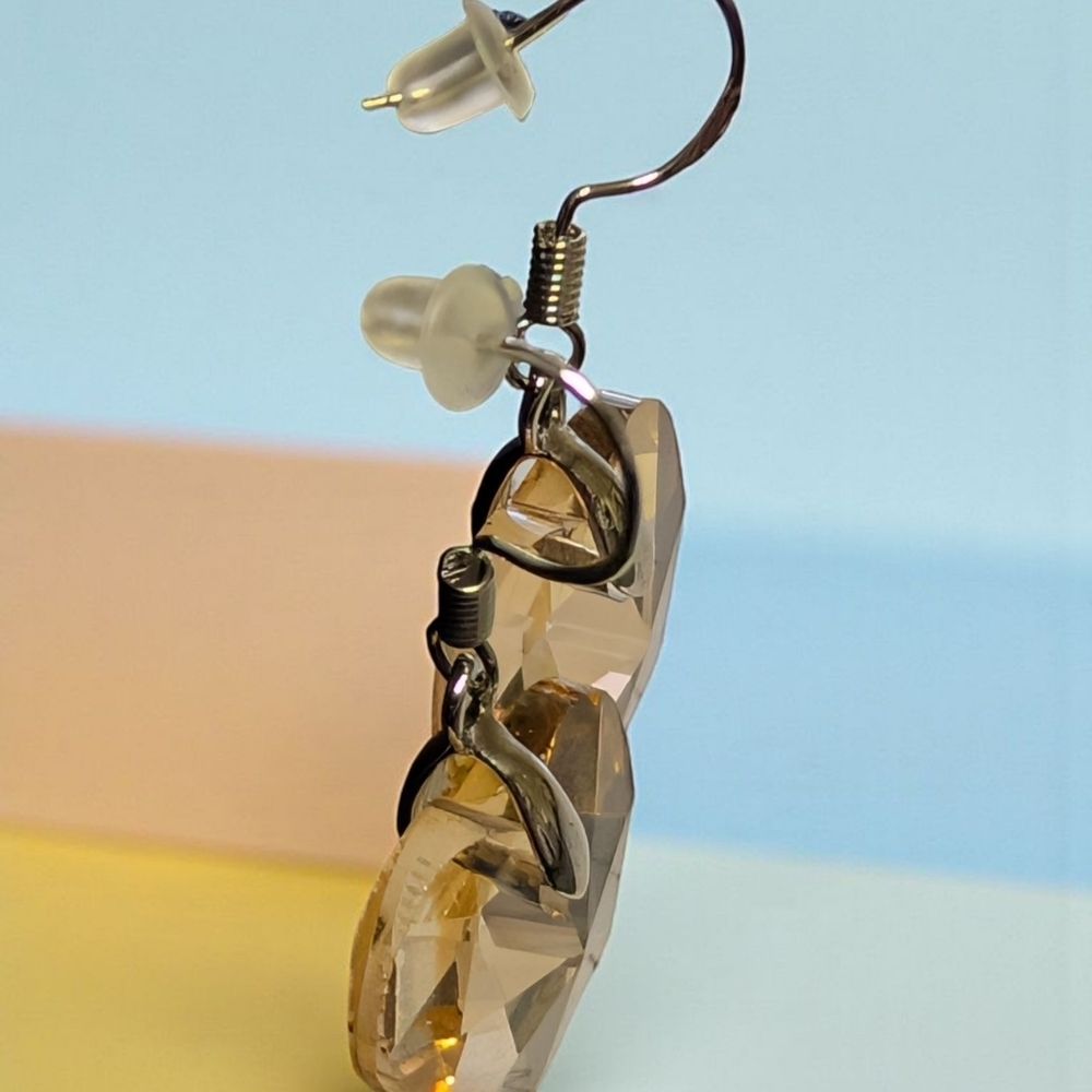 Fashion Jewelry Heart-Shaped Iridescent Earrings (New) - Picture 3 of 3